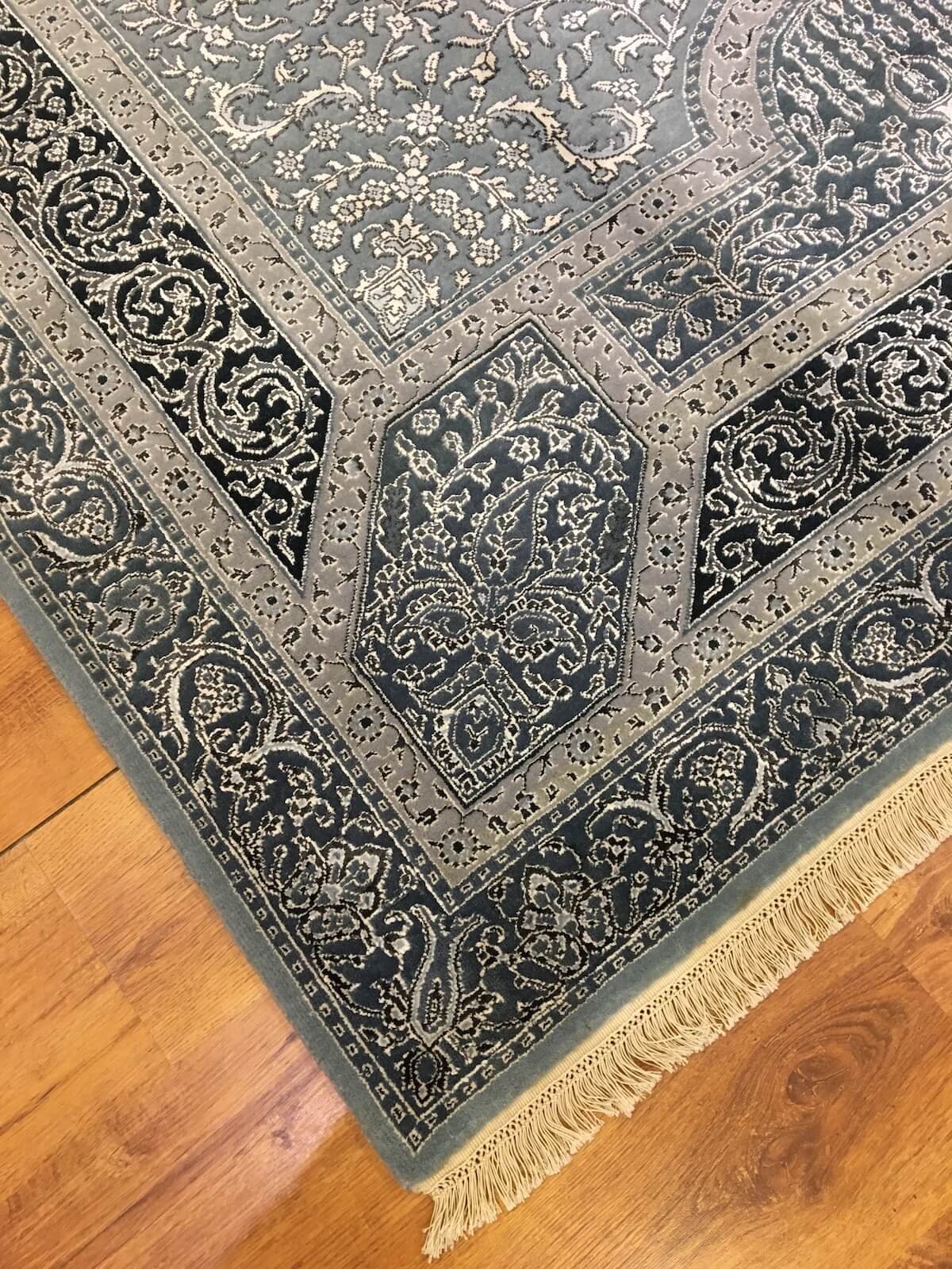 Şiraze İpekli Uşak El Dokuma Halı