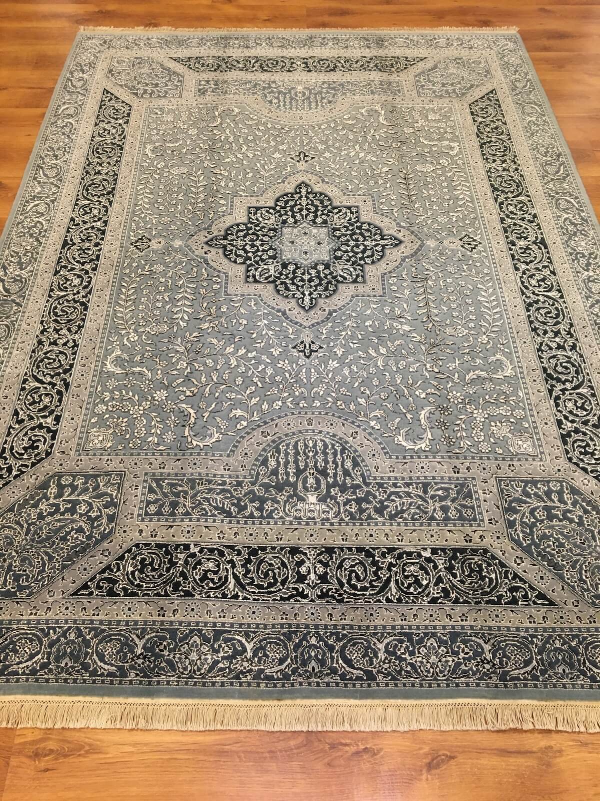 Şiraze İpekli Uşak El Dokuma Halı