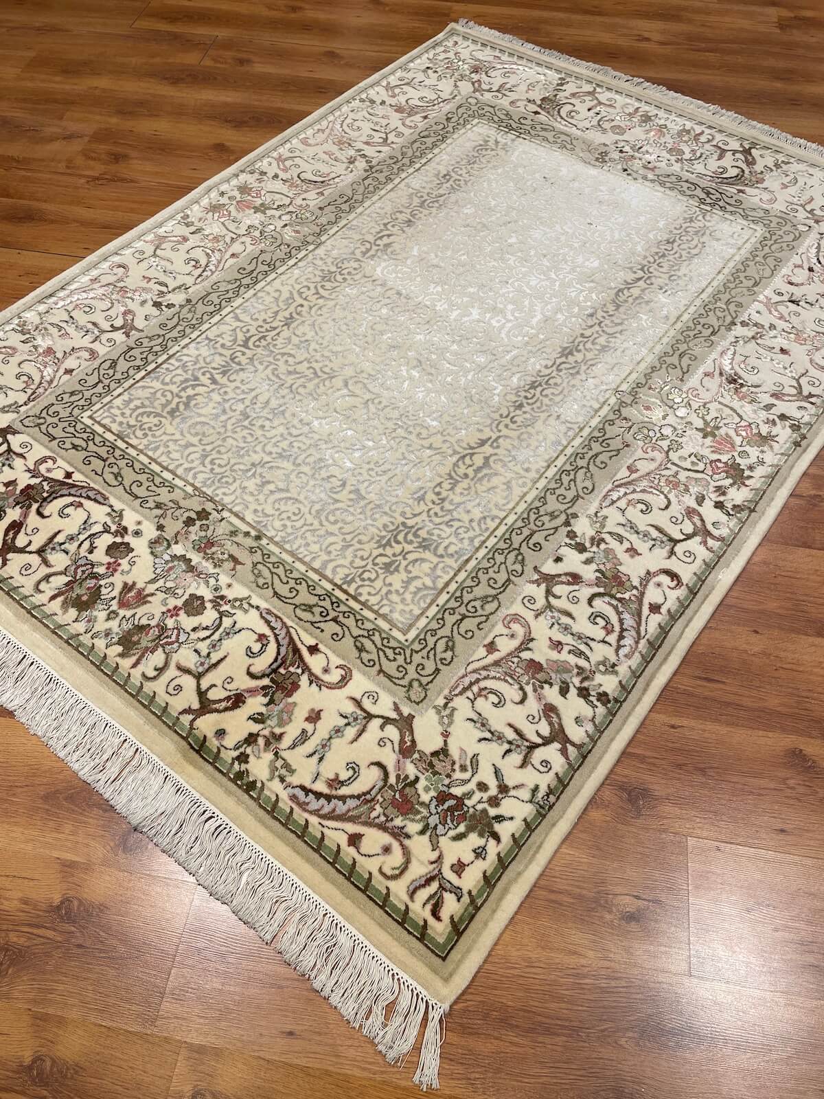 Şiraze İpekli Uşak El Dokuma Halı