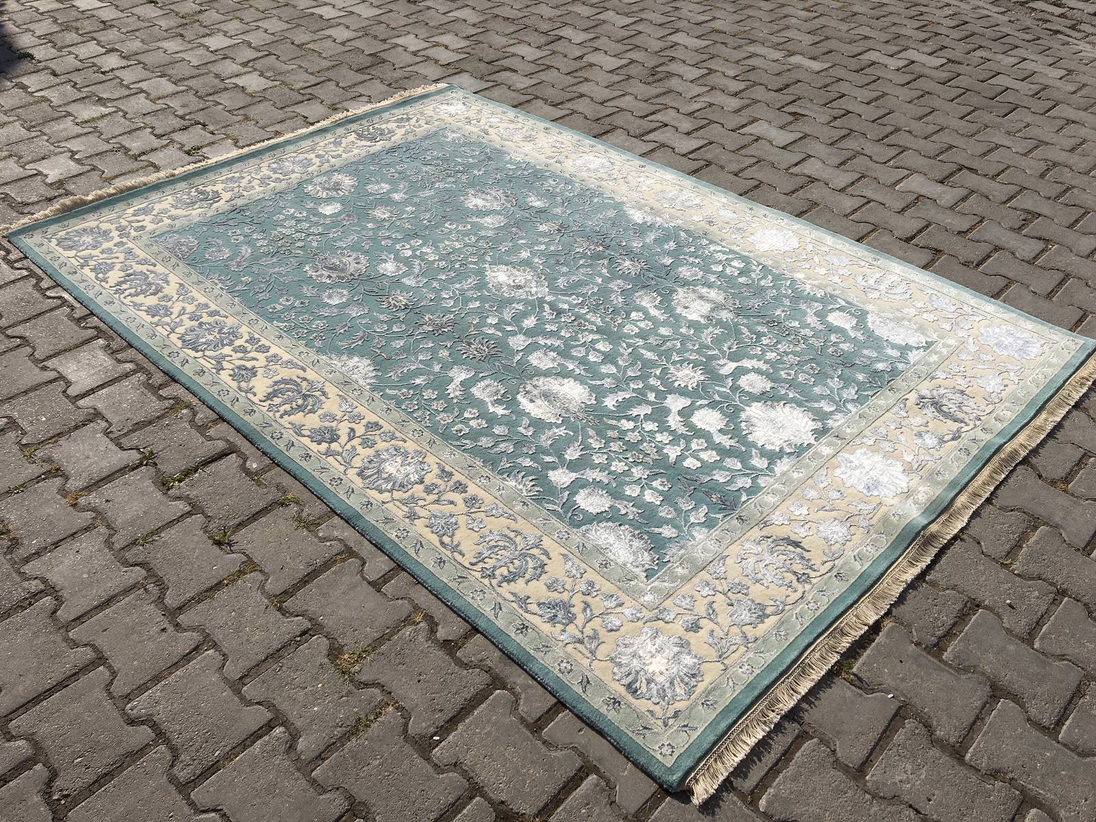 Şiraze İpekli Uşak El Dokuma Halı