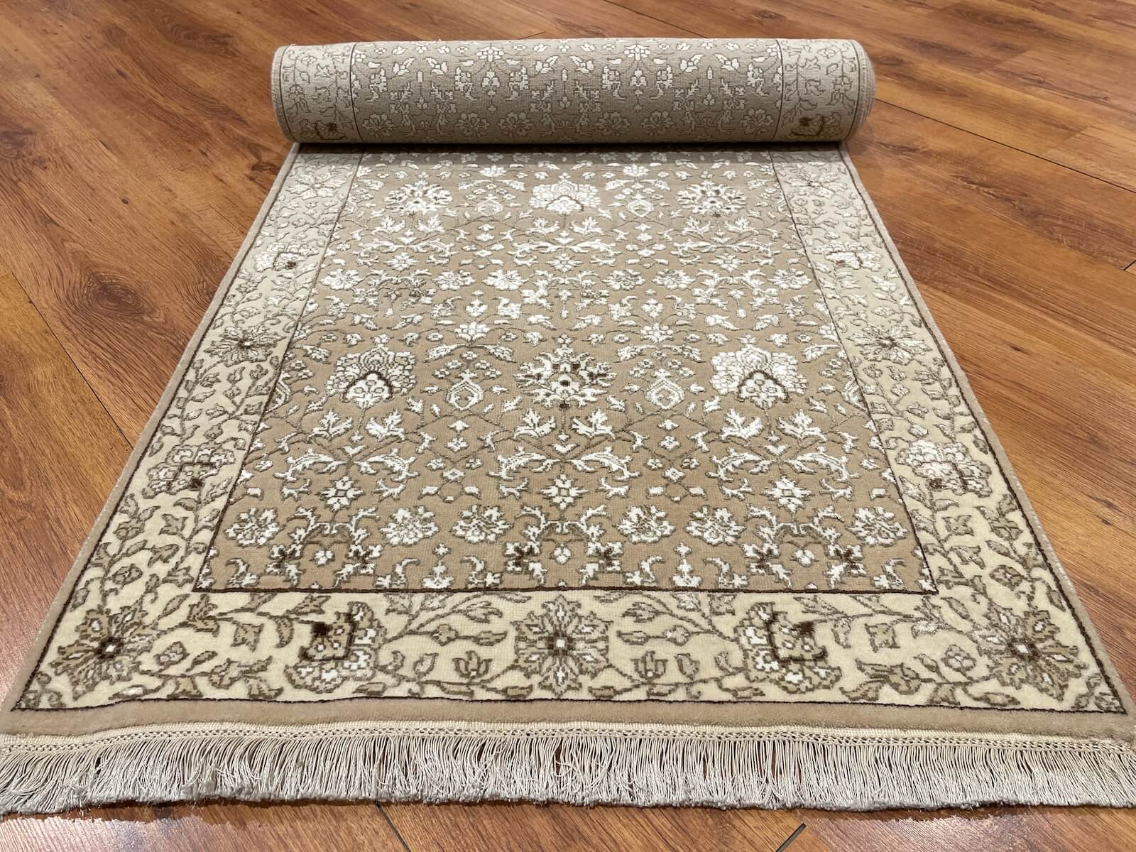 Şiraze İpekli Uşak El Dokuma Halı Yolluk