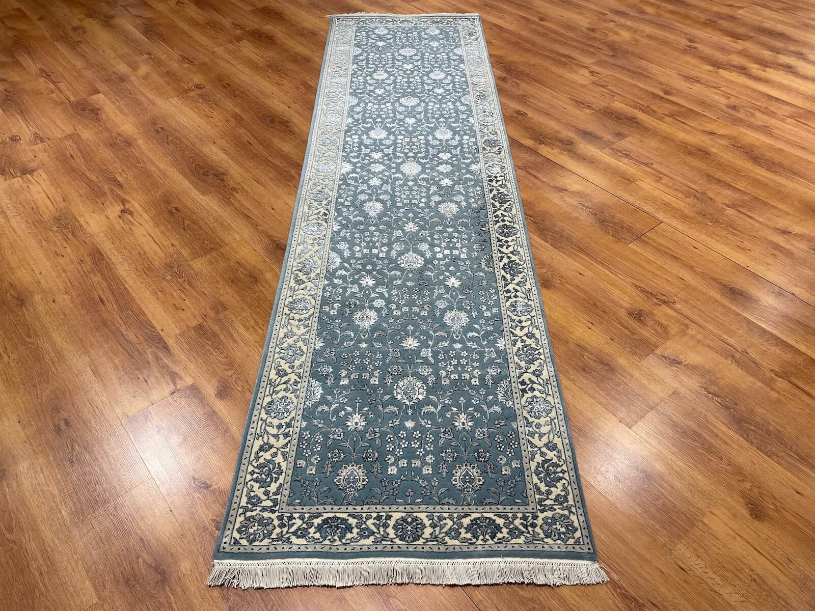 Şiraze İpekli Uşak El Dokuma Halı Yolluk