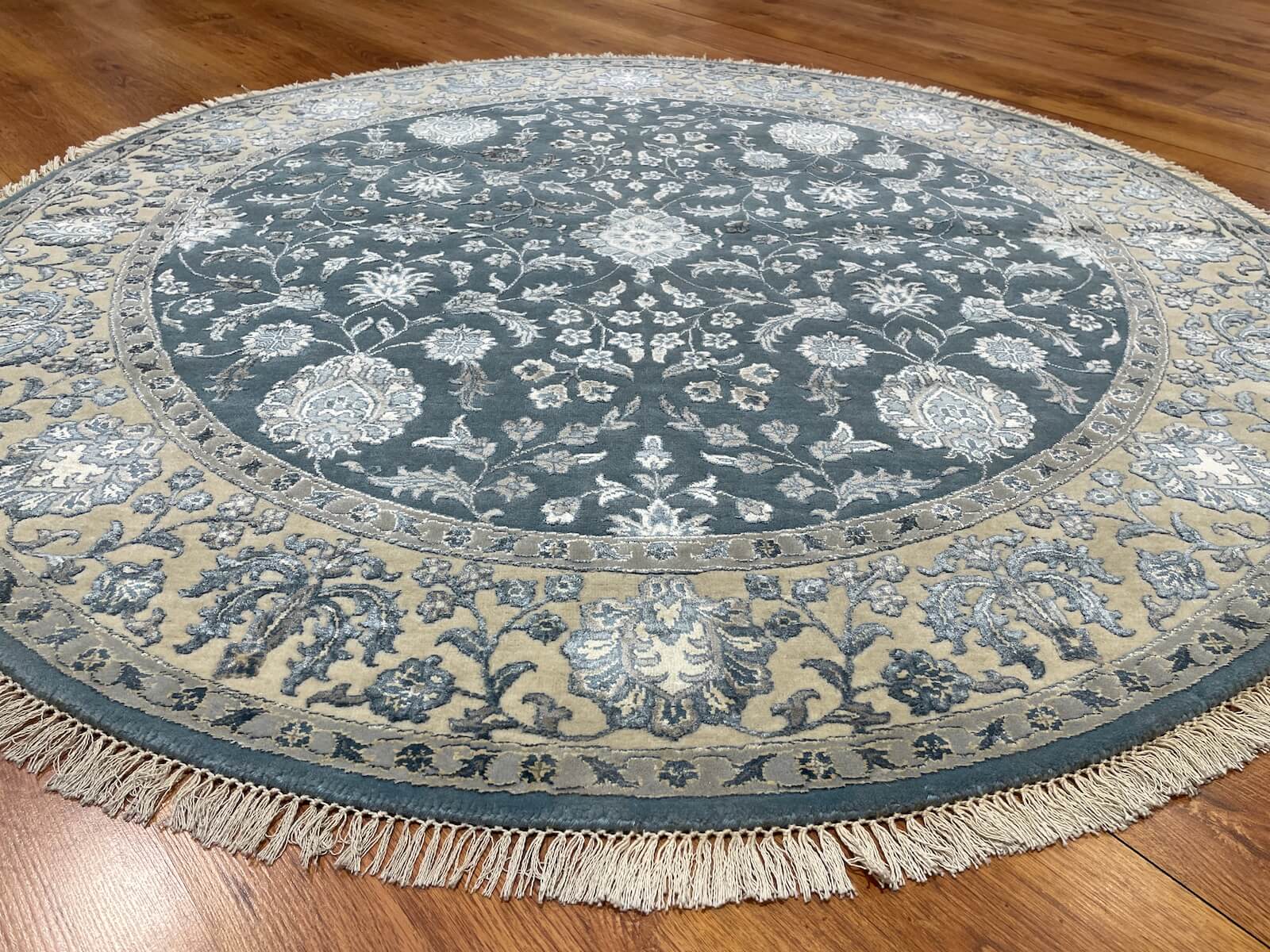 Şiraze İpekli Uşak Yuvarlak El Dokuma Halı