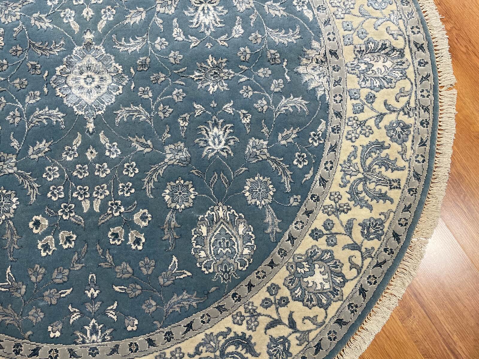 Şiraze İpekli Uşak Yuvarlak El Dokuma Halı